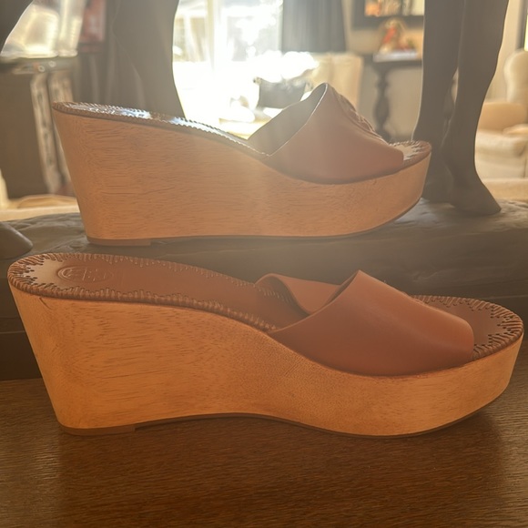 Tory Burch brown/tan heels. Worn only a few times. Size: 9m. - Picture 6 of 7
